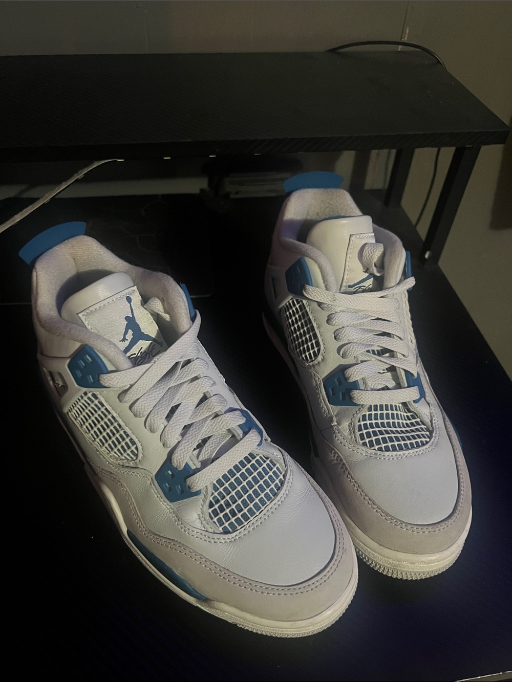 Jordan Retro 4 White and Blue Basketball Sneakers - Picture 3 of 3